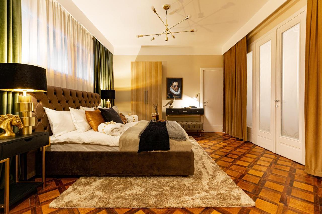 Qult - The Renaissance Affair Apartment Bucharest Exterior photo
