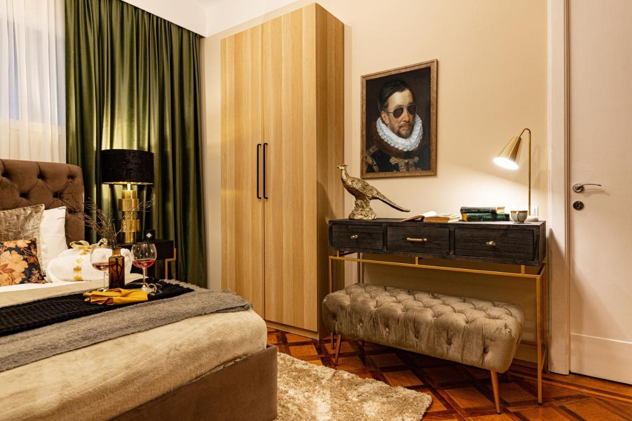 Qult - The Renaissance Affair Apartment Bucharest Exterior photo