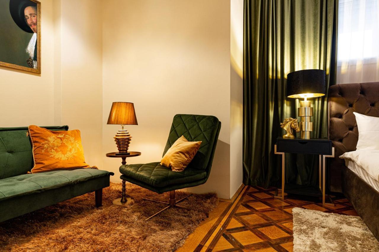 Qult - The Renaissance Affair Apartment Bucharest Exterior photo